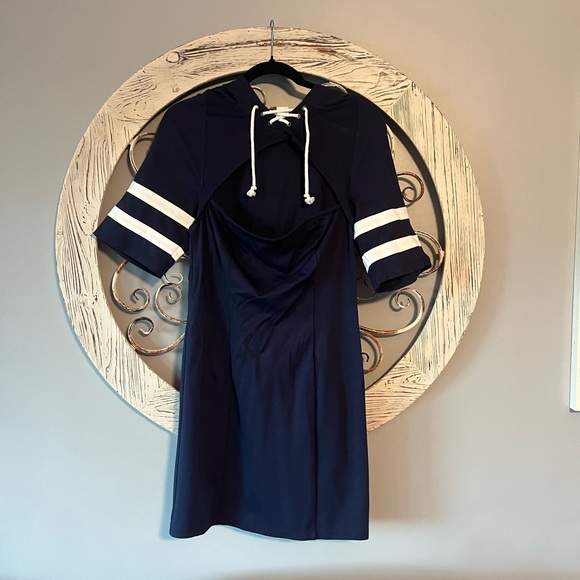 VENUS Dresses & Skirts - Venus Size M Navy Hooded Short-Sleeve Dress with Stripe Detail